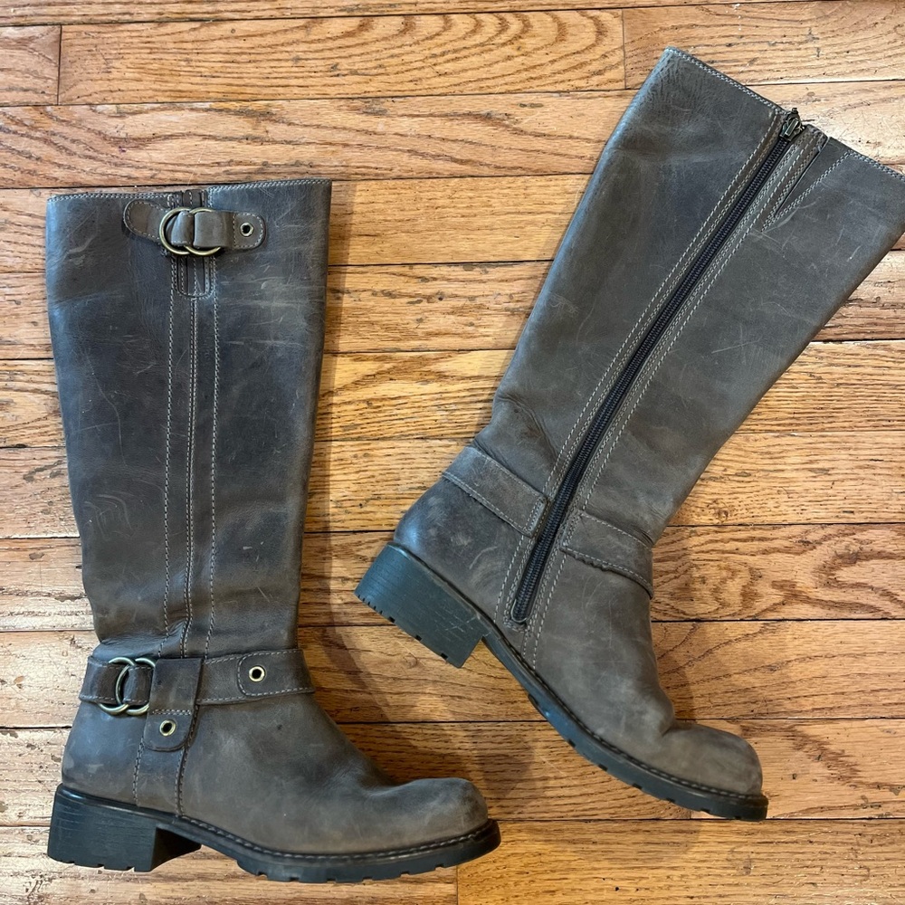 Clarks brown leather zipper boots size 6.5